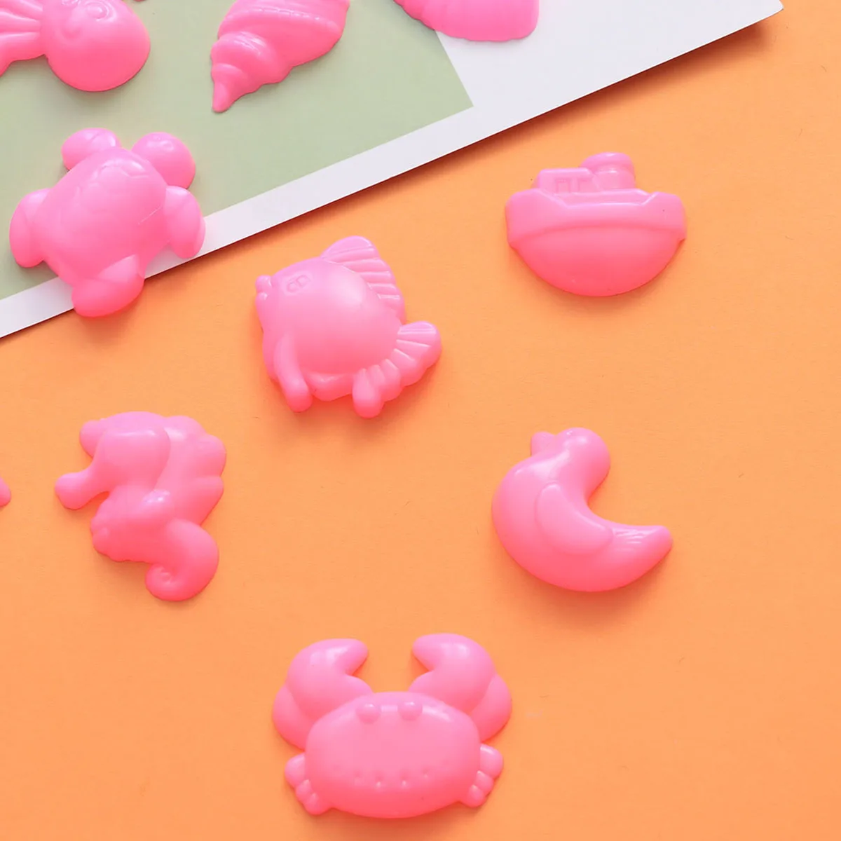 12個の遊び用砂型 ビーチ砂のおもちゃセット 砂トレイおもちゃ 砂型セット 子供用 (S/オーシャン/ランダムカラー)