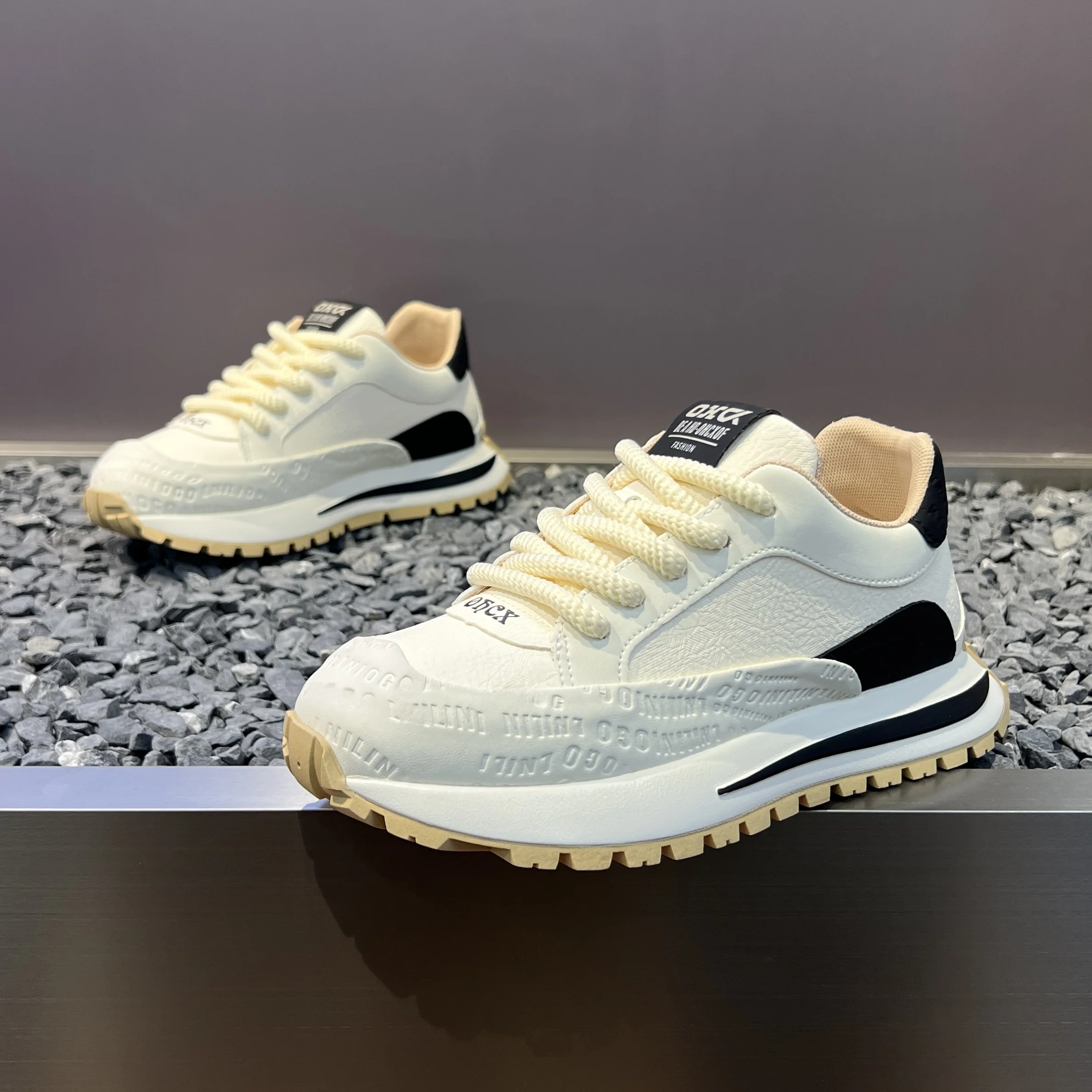 

Мужские спортивные кроссовки 2025: Новые осенние дышащие легкие повседневные кроссовки на тонкой подошве, модные универсальные низкие кеды