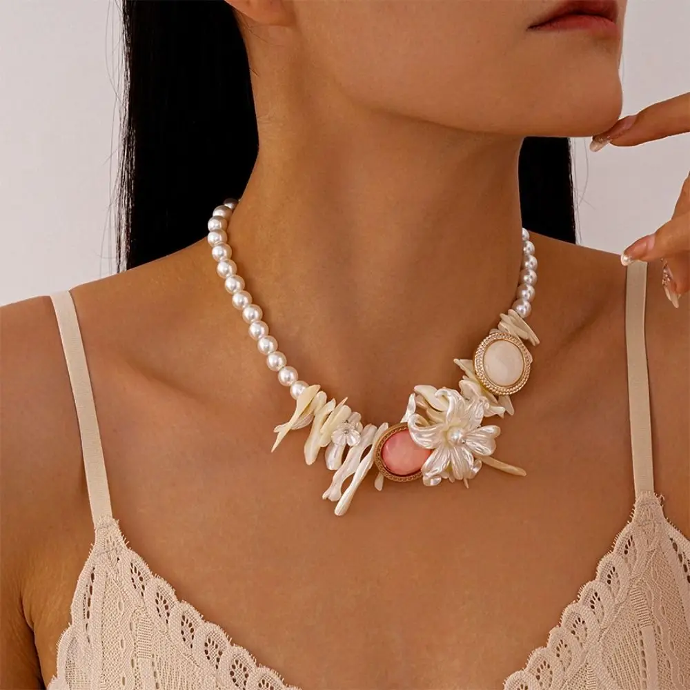 Creative Sweet Beach Necklace Jewelry Resin Petal Iris Flower Pendant Necklace Irregular Vacation Pearl Beaded Choker Women