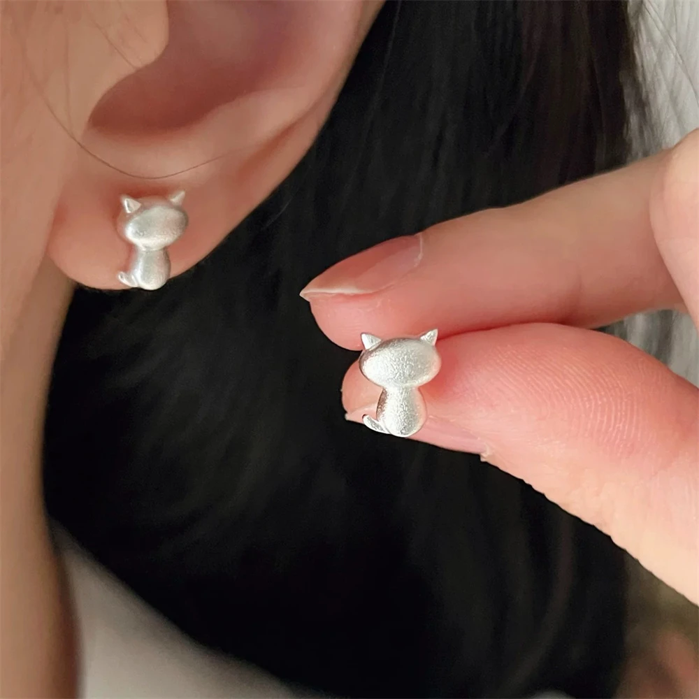 

Корейский сладкий стиль, стерлинговое серебро S925, матовые матовые серьги с милым котом, женские маленькие универсальные ювелирные изделия