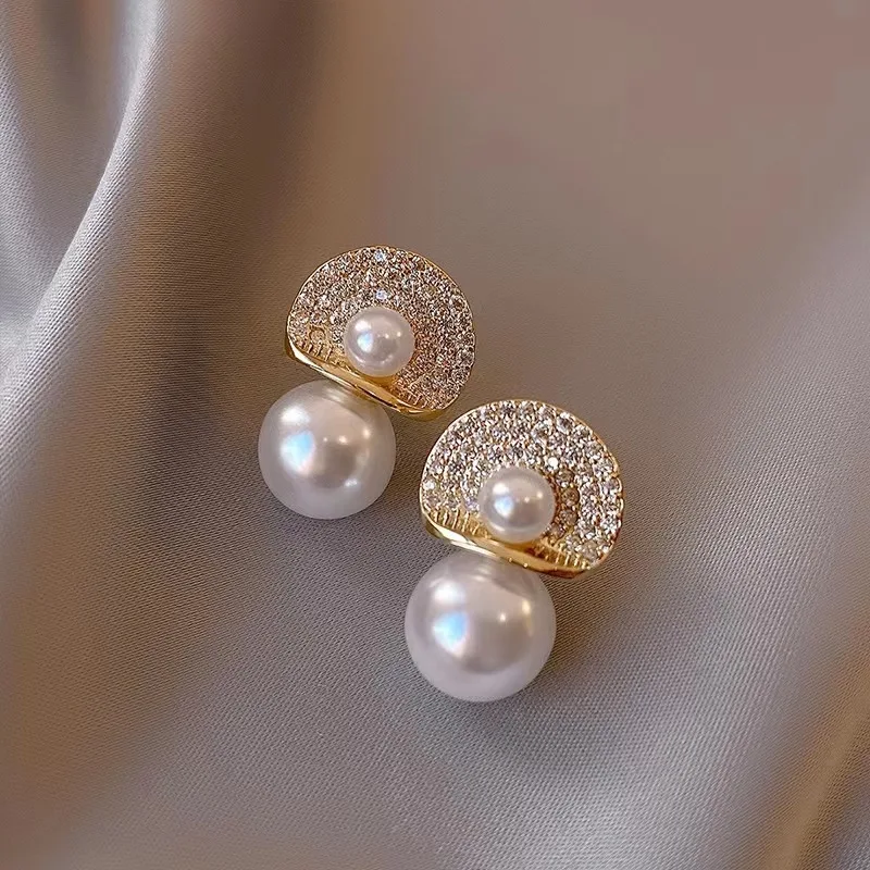 New Rose Light Luxury Earrings Niche Design High-end Clear Cold Wind Air Imitation Pearl Earrings