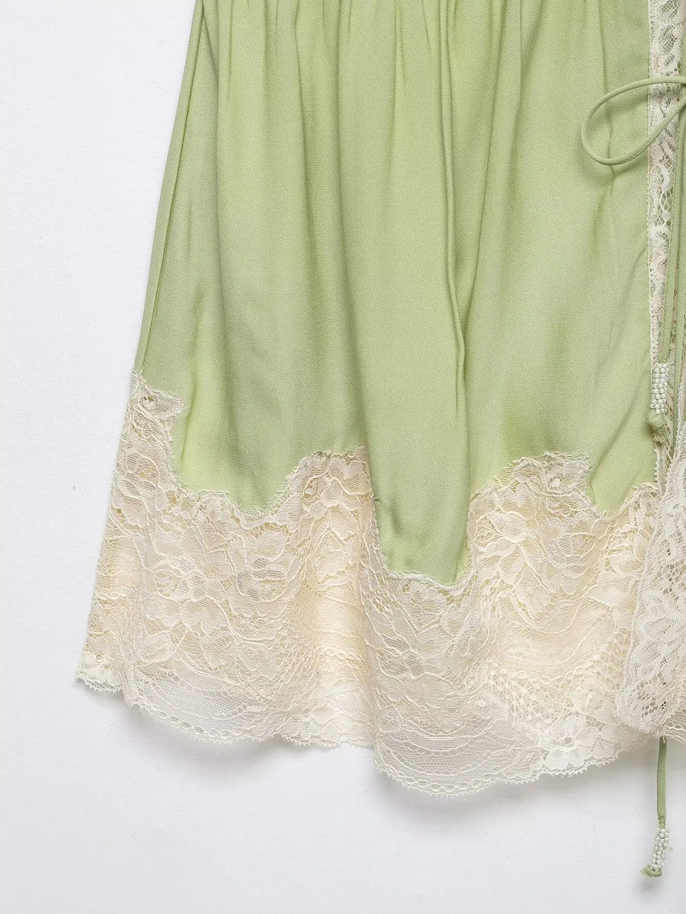 HH Damen Sommer Elegantes Spitzenbesetztes Cami-Top, Grünes Satin V-Ausschnitt Babydoll-Trägertop, Y2K Süßes Lässiges Urlaubs- und Ausgeh-Top – Detail 5