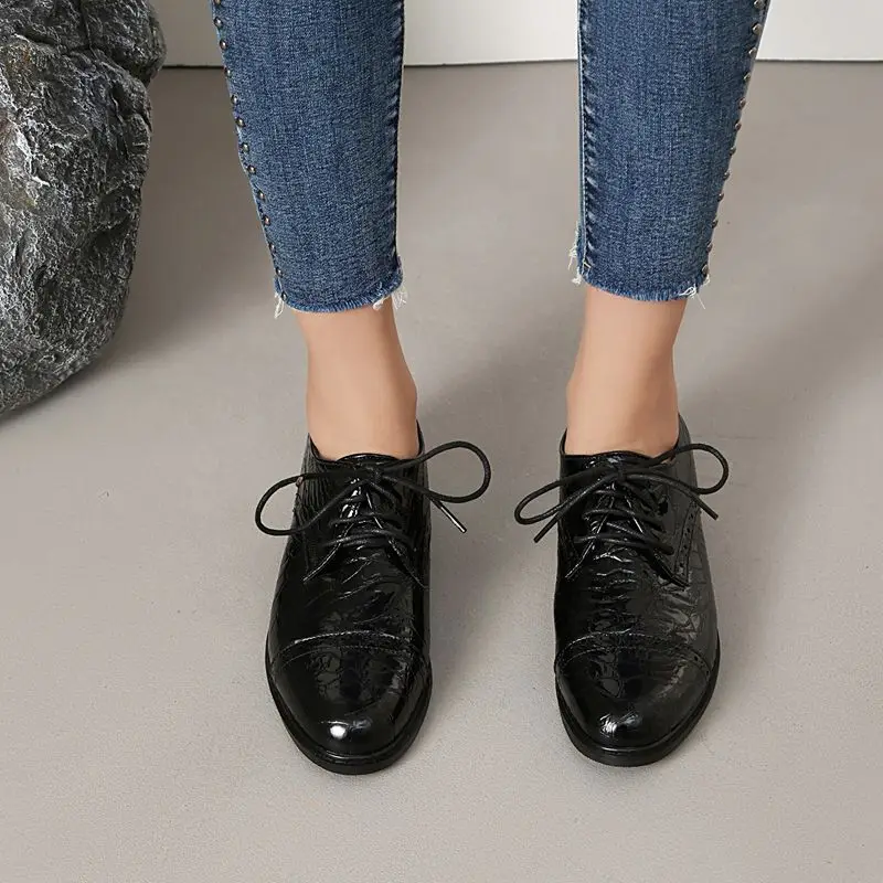 REAVE CAT الأخضر لامعة الإناث مضخات جولة تو الشقق كعب الدانتيل يصل تمديد حجم 41 42 43 الترفيه اليومي اليدوية الأحذية للنساء #2