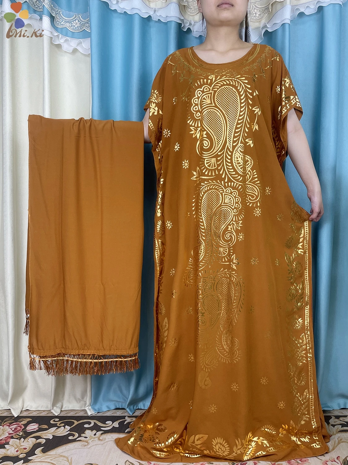 Hot Selling New African Women Dress Gold Printed Loose Length Dress Dubai Luxury Women Summer Dress Paired With Large Scarf