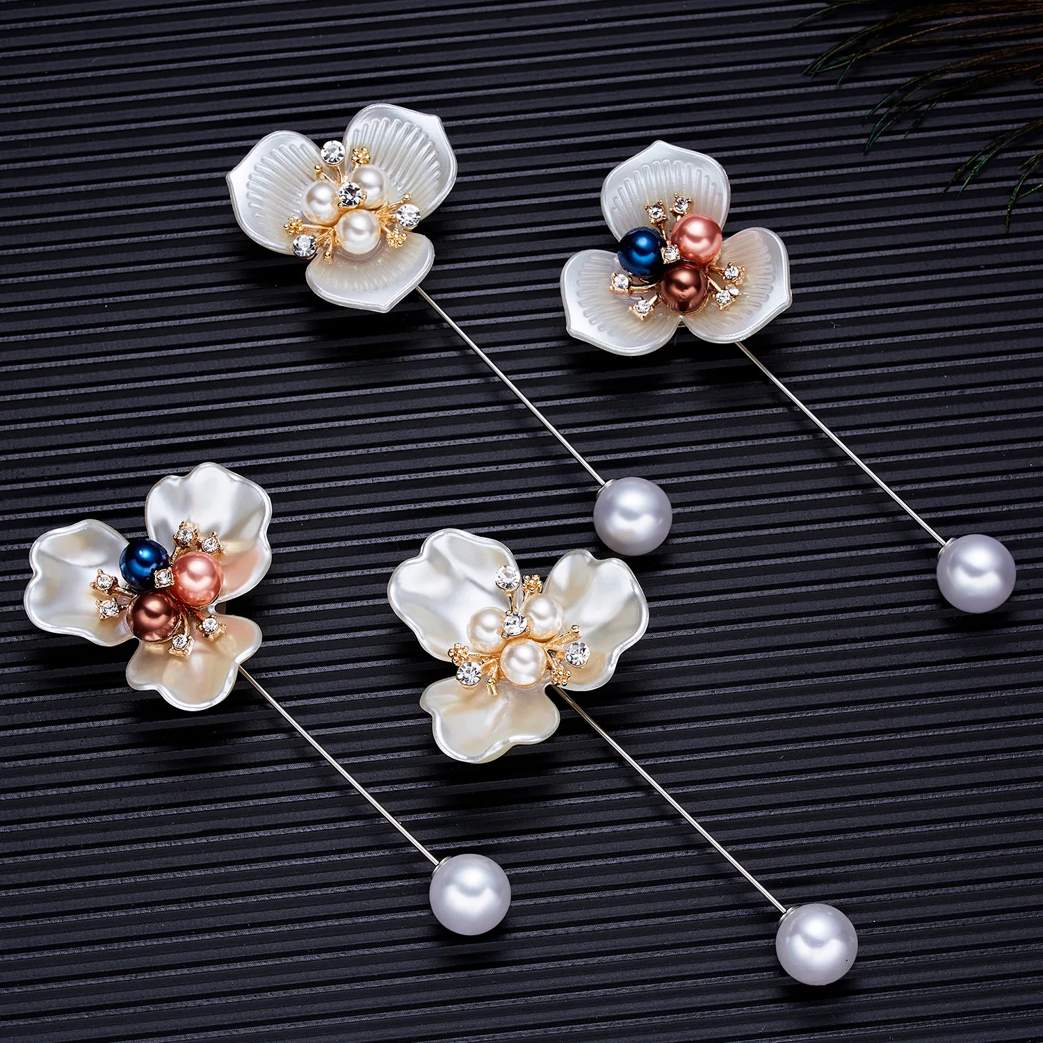 Rinhoo Imitation Perle Shell Kamelie Blume Brosche Für Frauen Weiß Blumen Blütenblatt Bouquet Lange Nadel Hemd Kragen Revers Pin Geschenk – Detail 35