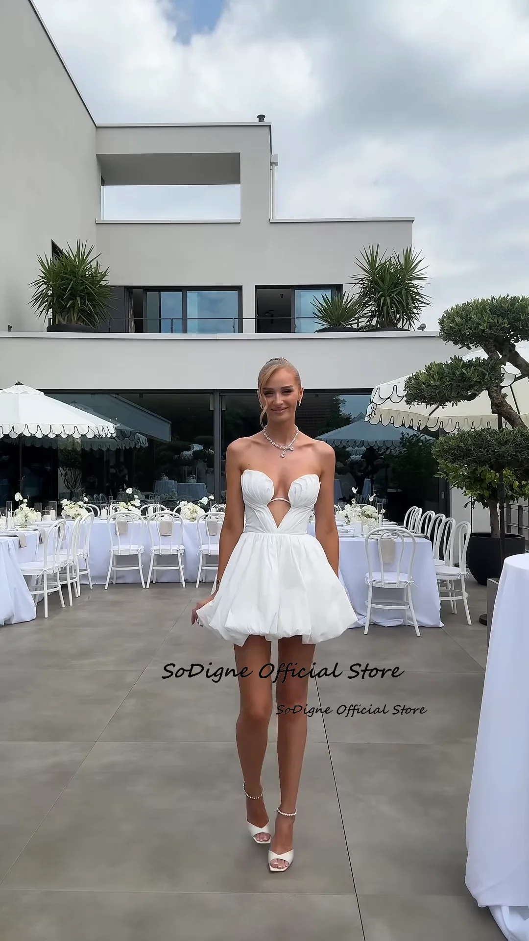 ชุดแต่งงานทรงเอไลน์เรียบง่ายผ้าทาฟเฟต้าแบบสั้น คอวี แขนกุด ชุดเจ้าสาว ชุดแต่งงาน  สามารถสั่งตัดได้