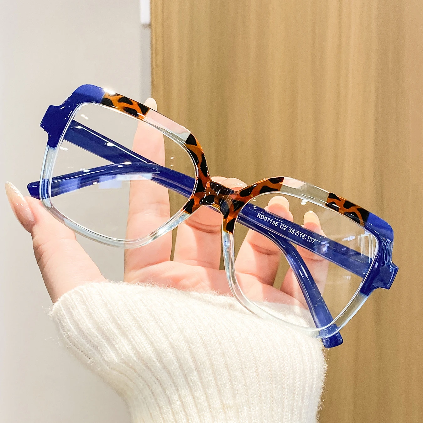 1 Pair of Women's Stylish Glasses with a Unique Color-Blocking Design and Large Square Frames, Trendy and Fashionable, Suitable for a Natural Look, Stylish and Versatile, Plain Glasses for Women, Perfect for Casual Out