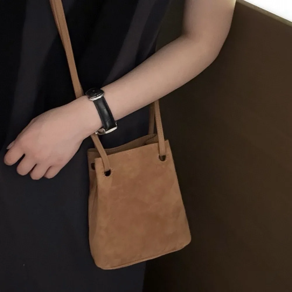 

Осень-зима, новая первослойная матовая замшевая сумка на шнурке, сумка-ведро, модная простая универсальная сумка через плечо