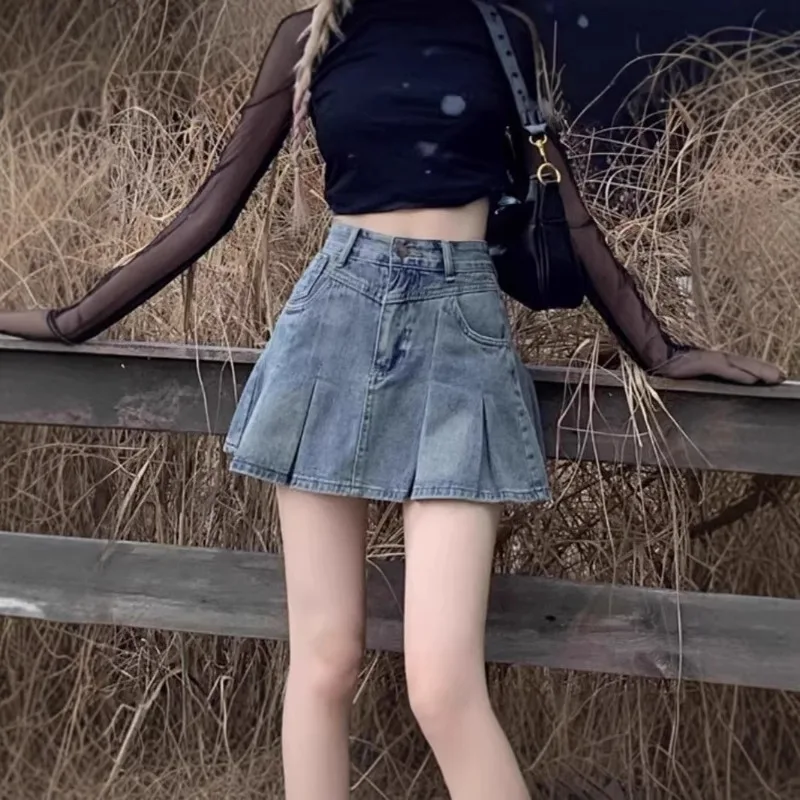 Petite denim skirt for women in summer 2026, new pleated skirt, anti-glare, high-waisted and slimming A-line short skirt fashion