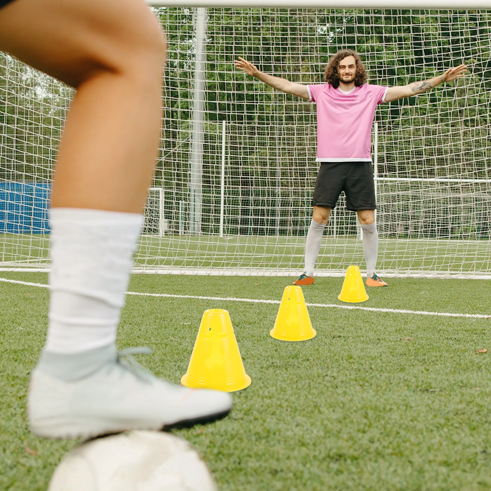 

Набор из 10 ярких спортивных конусов для тренировок по футболу, развития ловкости, роликовых коньках, упражнений на полосах препятствий, портативные