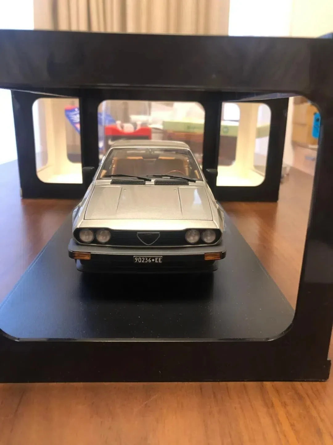 Autoart 1:18 Alfetta GTV 2.0 1980 Simulation Limited Edition Alloy Metal Static Car Model Toy Gift