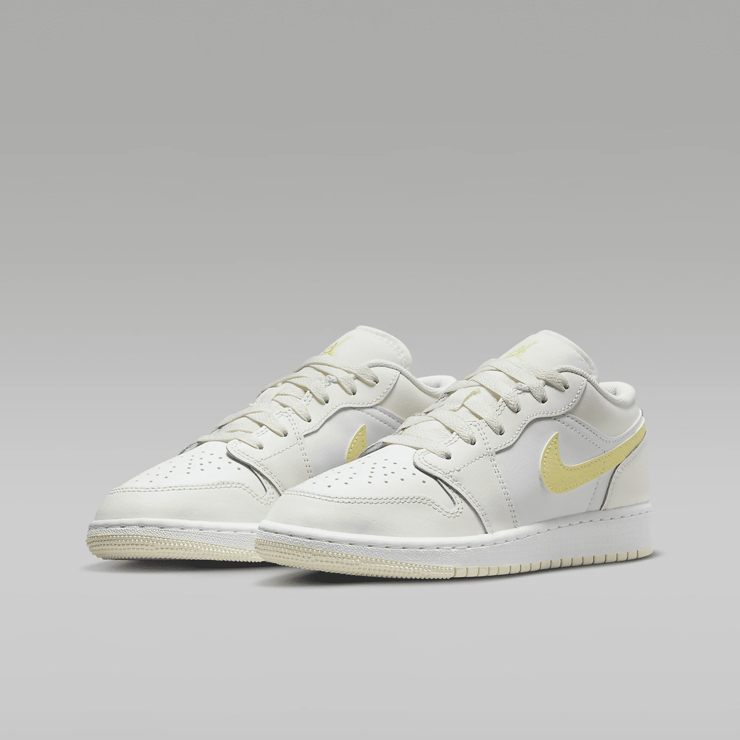 

Nike Authentic Air Jordan 1 LowGS Women's Big Boys' Shoe FV8486-181