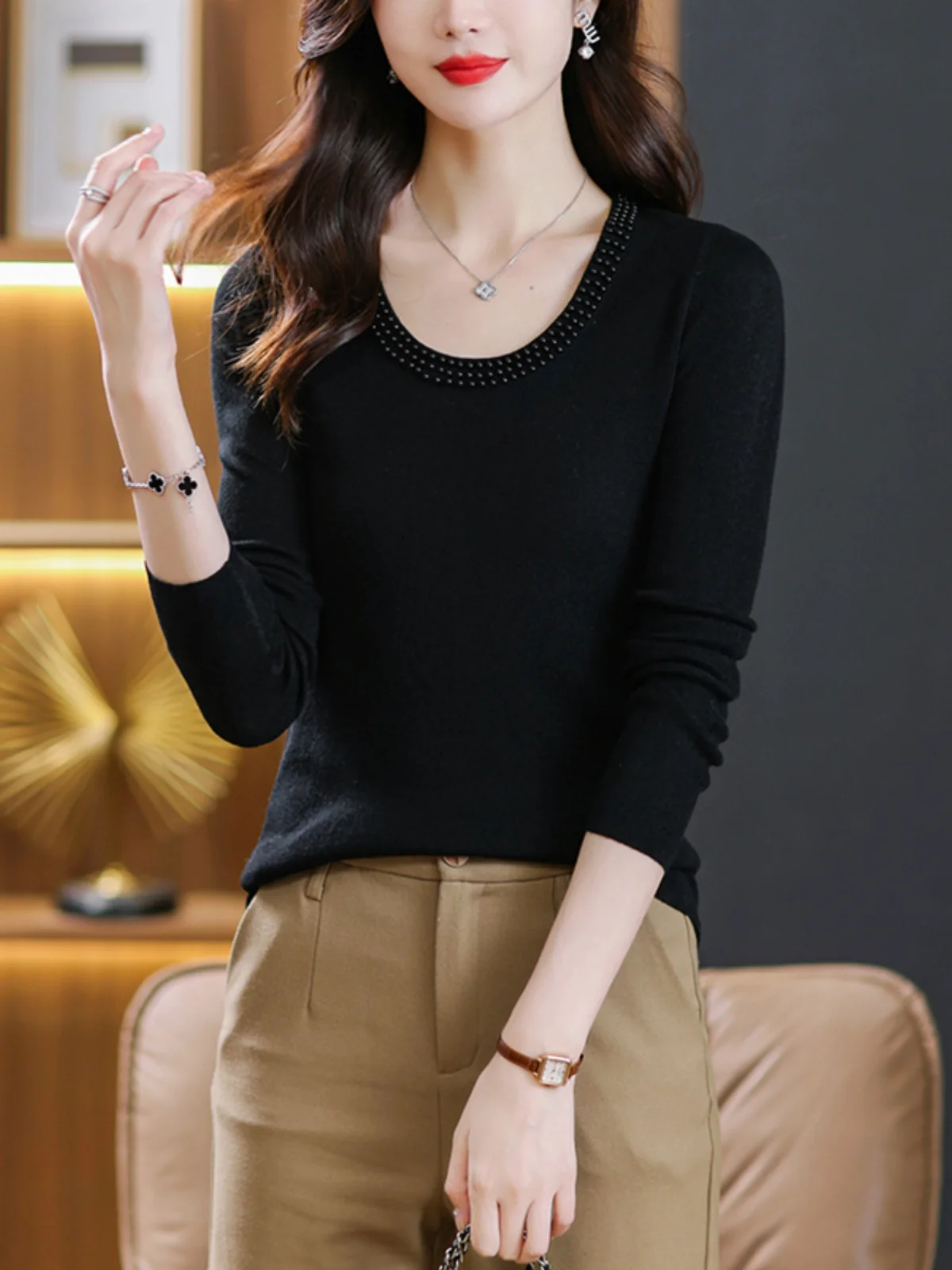 

Женский трикотажный свитер больших размеров с U-образным вырезом, свободного кроя, утягивающий, с декоративными элементами, с длинными рукавами, осенне-зимняя мода