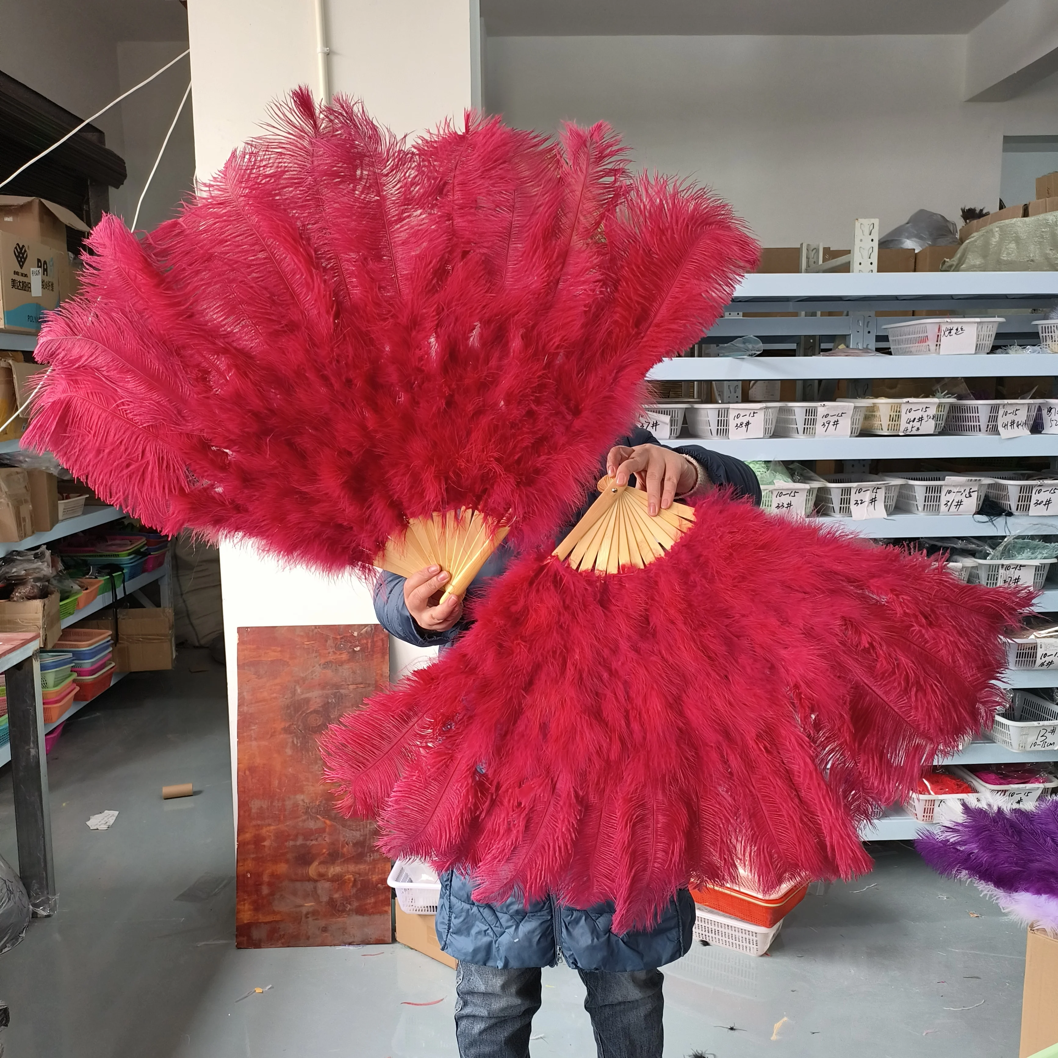 Wholesale 10PC Burgundy Ostrich Feathers Small Fans for Carnival Belly Dance Magic Show Stage Decor Performance Props Customized