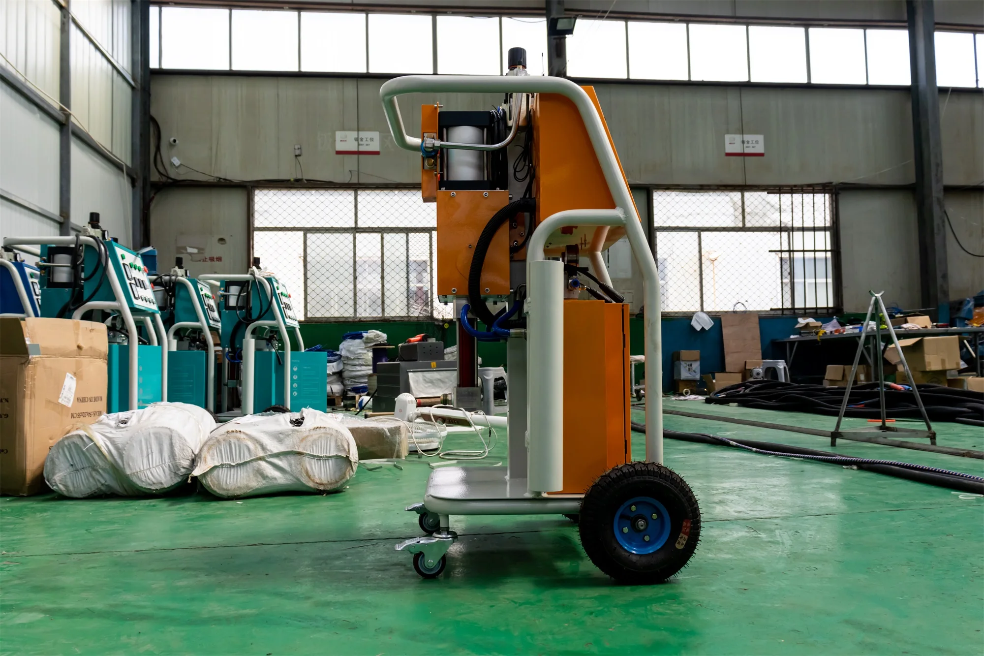 CNMC-R Durable Pneumatic Spray Foam Machine Featuring Remote Control, 7.5Kw Heating, And 11MPa Pressure Rating