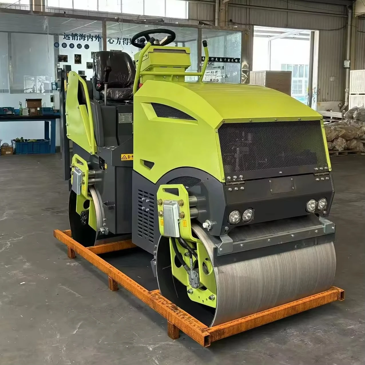 3 ton medium duty vibratory soil compactor, ideal for compacting asphalt and soil in a variety of applications