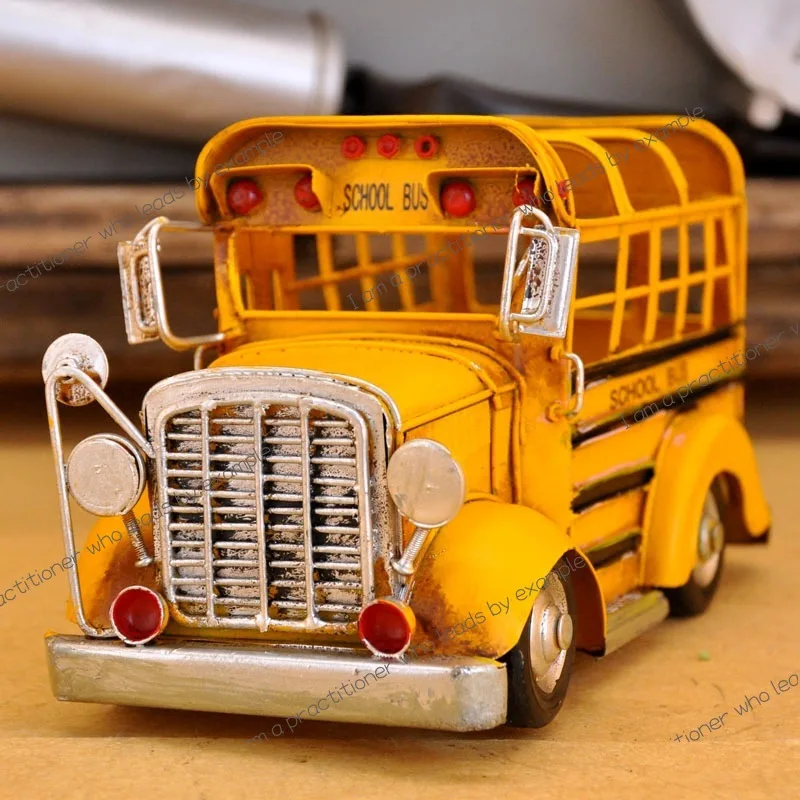 Car metal creative pen holder design sense office station desktop boys school bus model storage room decoration