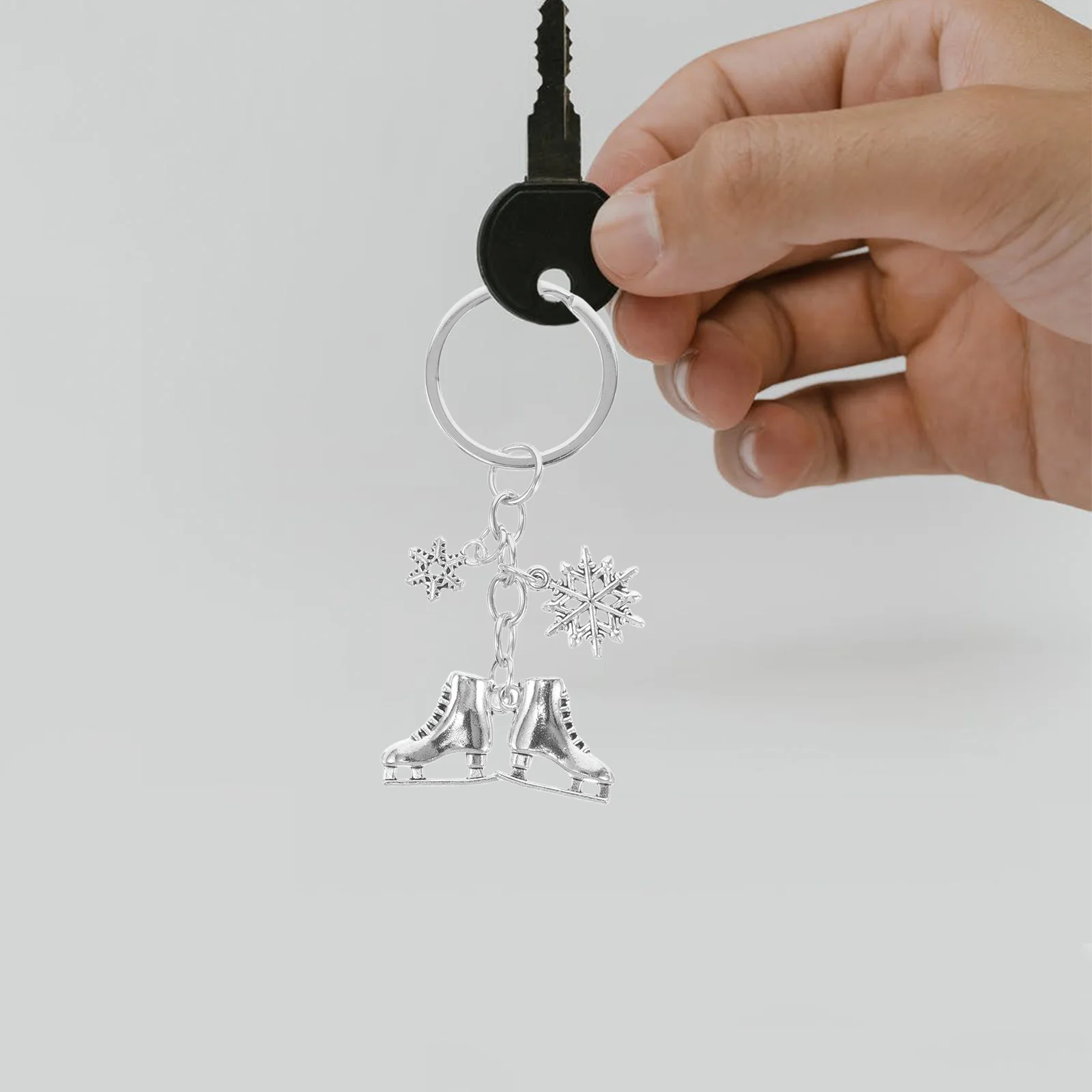 

4pcs Ice Skates Keychain Winter Sports Charm Elegant Color Silver Ring Kids Bag Hanging Ornament Roller Skates Favor Games