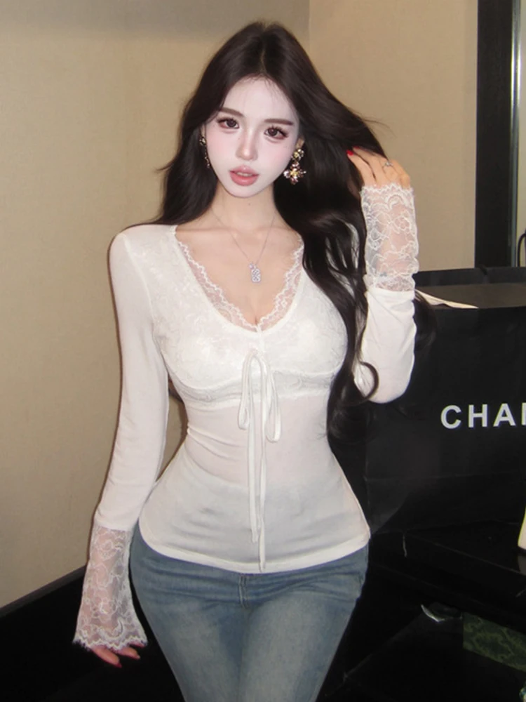 Eleganckie, codzienne damskie bluzki z prześwitującą, seksowną koronką, dekolt w serek, dopasowana bluzka, gładka koszulka z długim rękawem, modna odzież damska, styl uliczny.