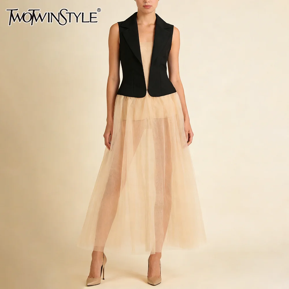 

TWOTWINSTYLE Elegant Art Exhibition Black Tailored Vest for Women Sleeveless Patchwork Sheer Tulle Maxi Skirt for Luxury Dinners