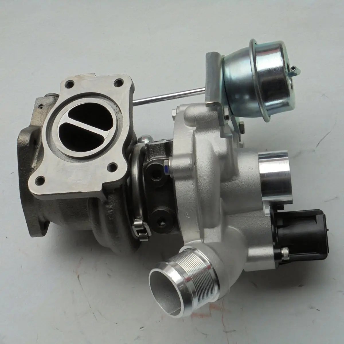 

Applicable to Bogwarner Turbocharger 53039880217 Turbocharger Engineering Machinery Engine Accessories