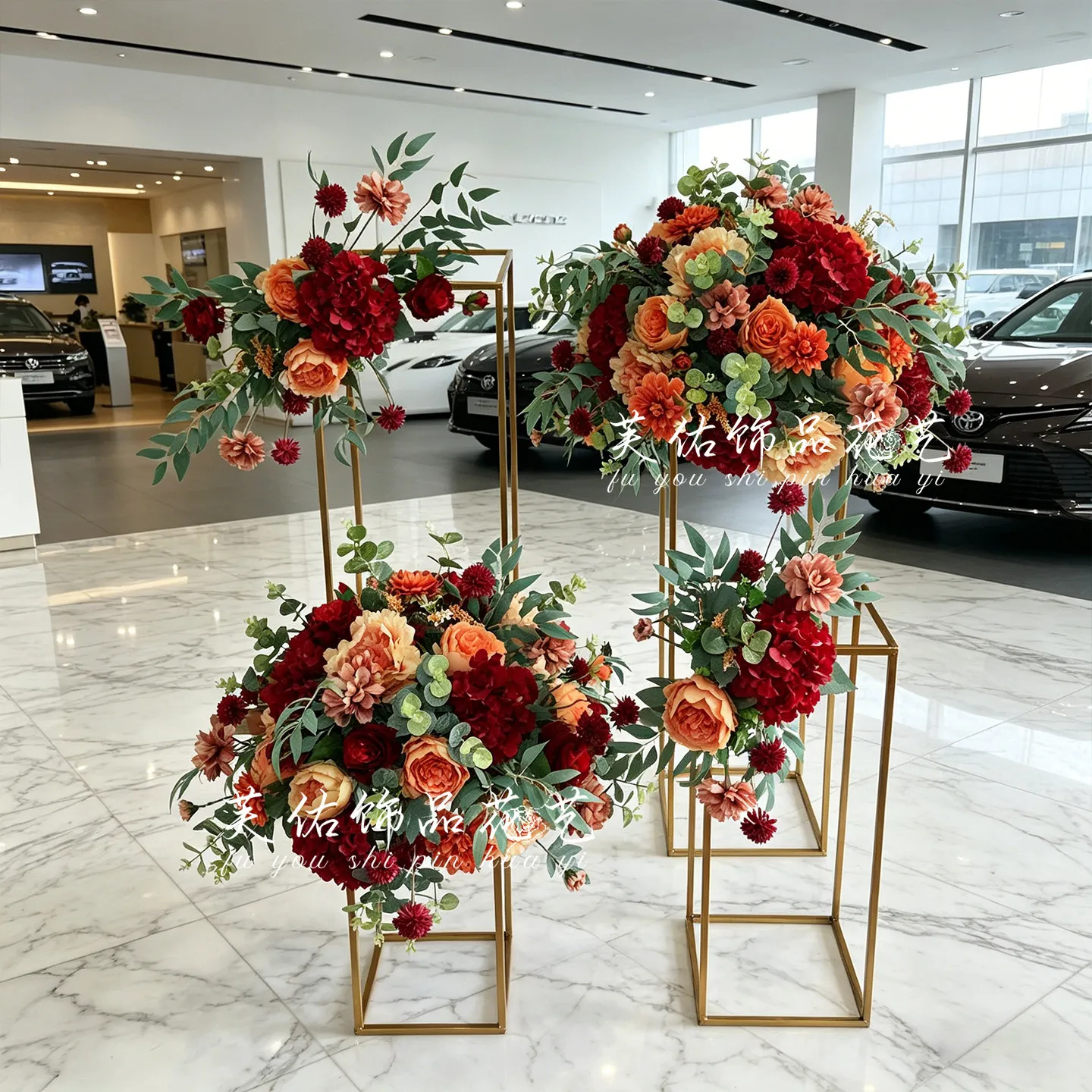New wedding road guide, flower ball electroplated geometric flower stand, iron art wedding scene setup, photography, car show