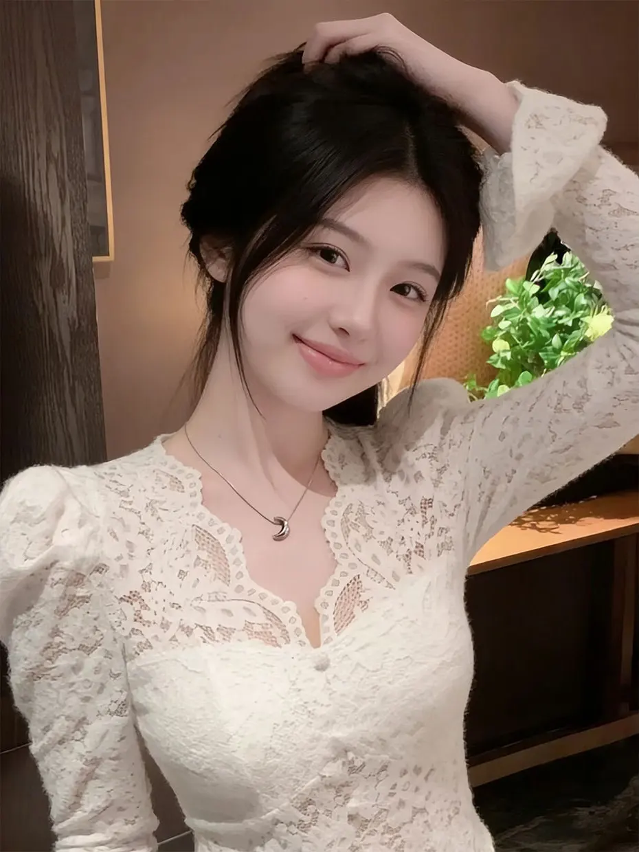 

Сексуальная кружевная базовая блузка для женщин, нижнее белье, с коротким рукавом, V-образным вырезом, рукавами-колокол, приталенная, с вырезами, укороченная, для весны