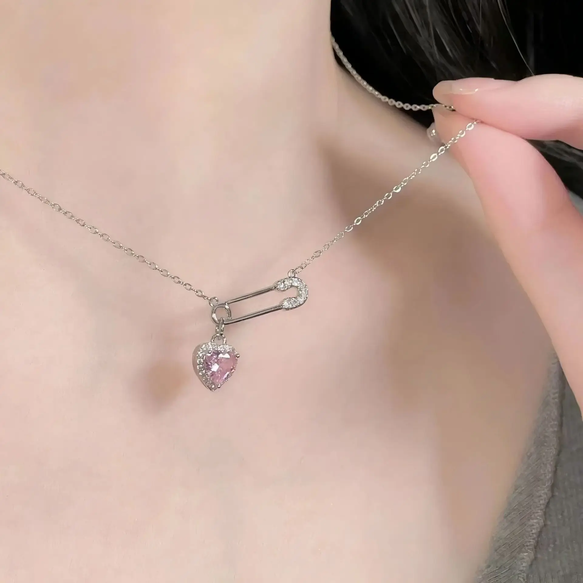 Safety Pin Clip Love Heart Necklace Pendant for Women Y2K Creative Trendy Clip Charm Chain Choker Fashion Jewelry