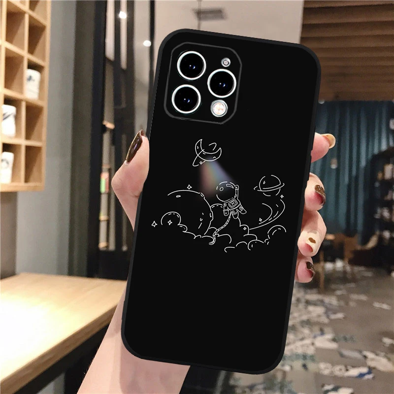 Cartoon Astronaut Phone Case For iphone 17 Pro Max Air 16 15 14 13 Pro Max 15 16 Pro 15Plus