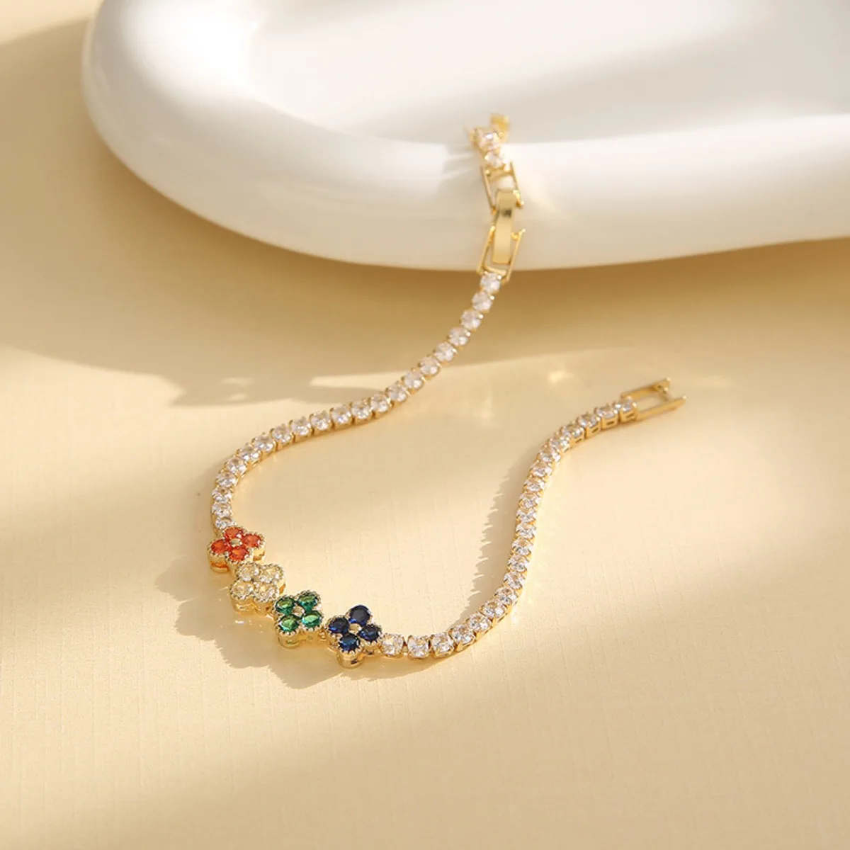 1Pc Four-Leaf Flower Stainless Steel Women's Bracelet, High-End Luxury Fashion Ins Series, Suitable For Banquets And Weddings