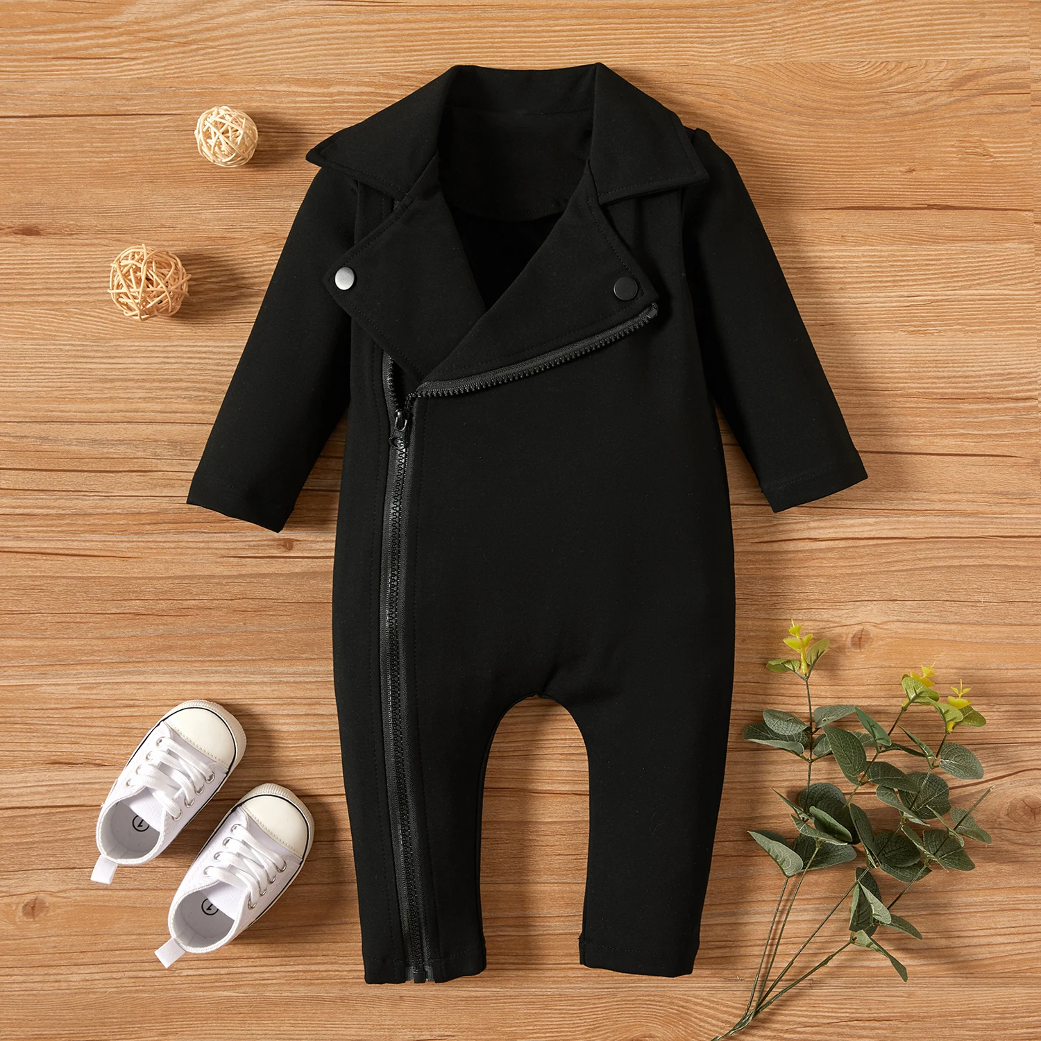 PatPat Solid Big Lapel Long-sleeve Baby Jumpsuit