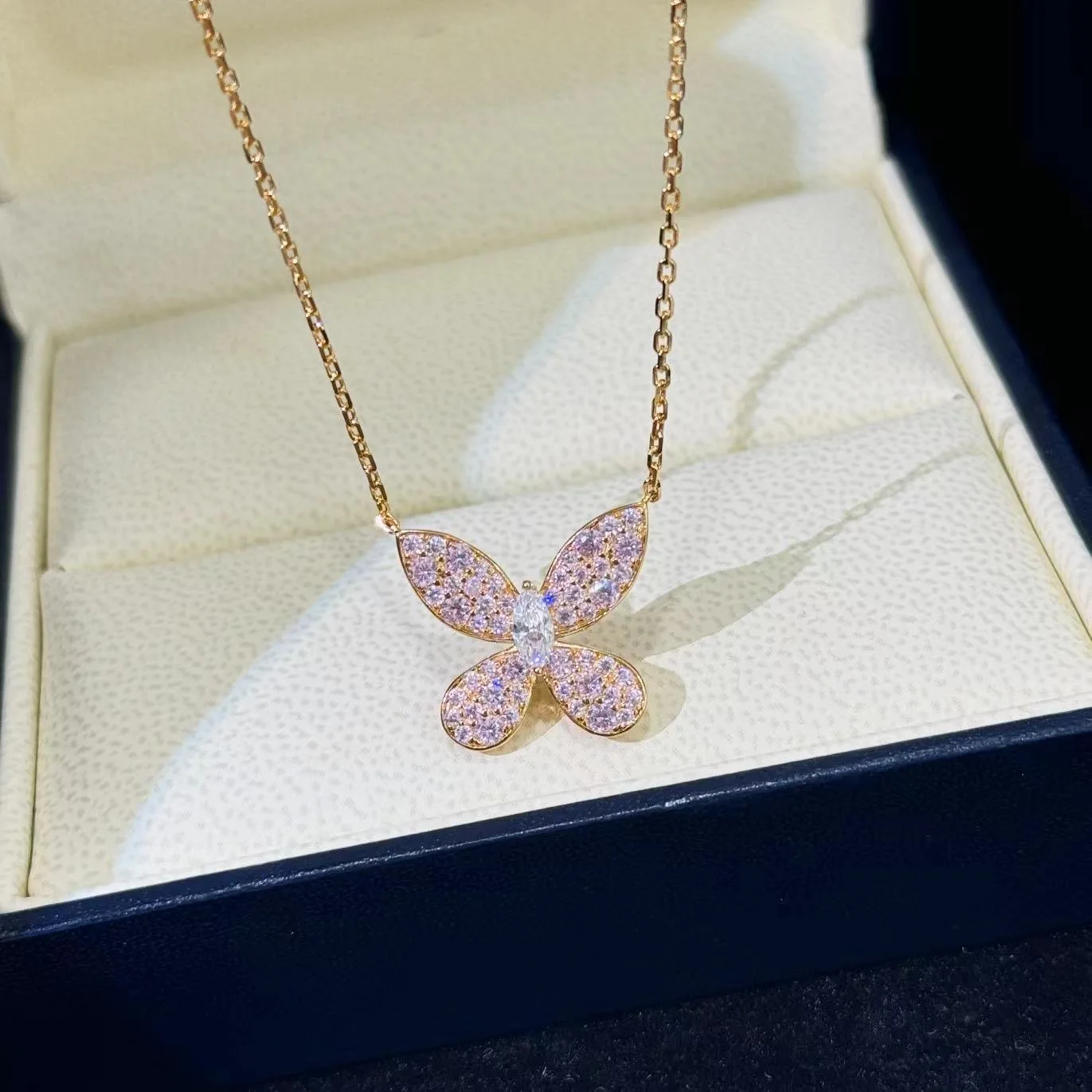 

2024 S925 New Popular High Quality Classic Hot Selling Pink Butterfly Romantic Sweet Engagement Necklace Women's Luxury Jewelry