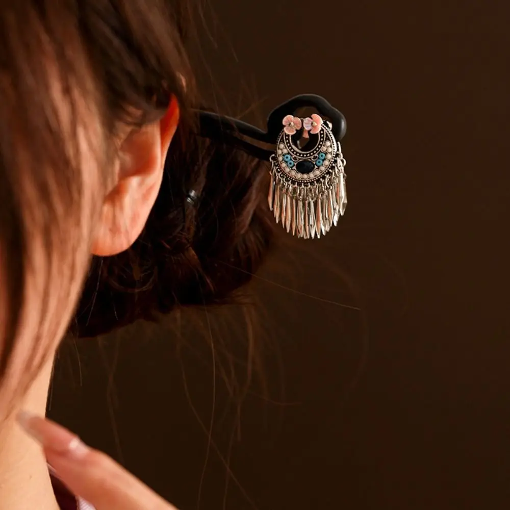 

Exquisite Wood Sandalwood Hair Stick Wooden Silver Tassel Chinese Style Hairpin Crescent Moon Ancient Style Hanfu Headwear Women
