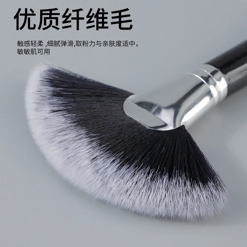 Hot-Selling Large Wooden Handle Fan-Shaped Brush Highlight Brush Fine Fiber Bristles Quick Makeup Application Brush In Stock
