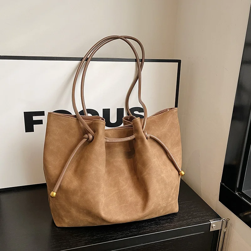 

New Fashion Women's Large Capacity PU Leather Tote Bag - Two-in-One Designer Shoulder Bag for Elegant Commute & Retro Daily Use