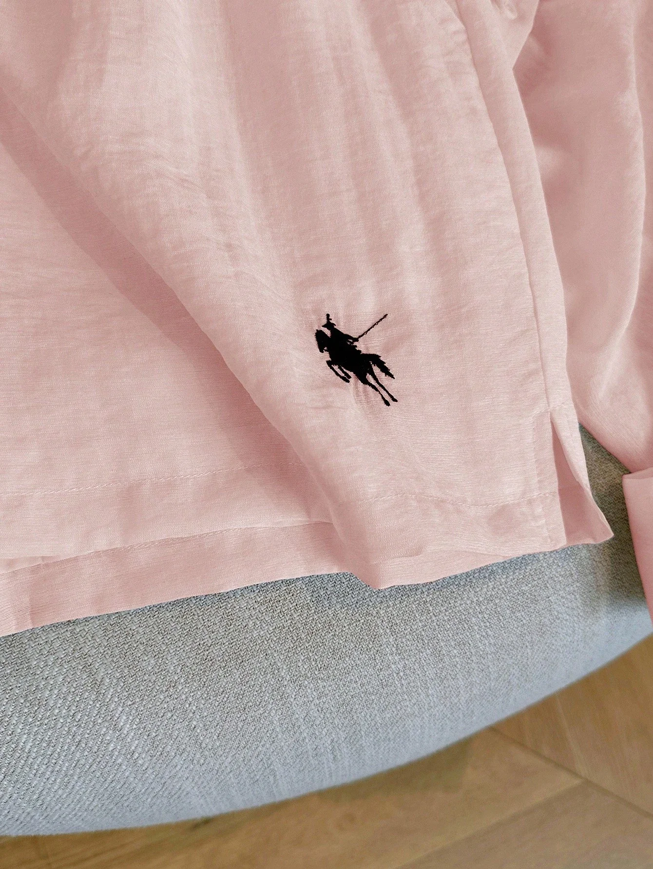 

Комплект из 2 предметов: шорты с вышитым логотипом и однотонная рубашка с длинным рукавом