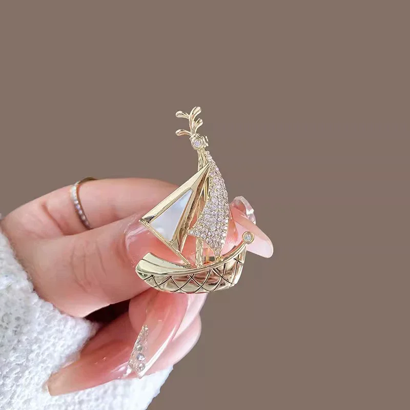 Exquisite gold color sail fashion design versatile fashion trend personalized accessory buckle brooch