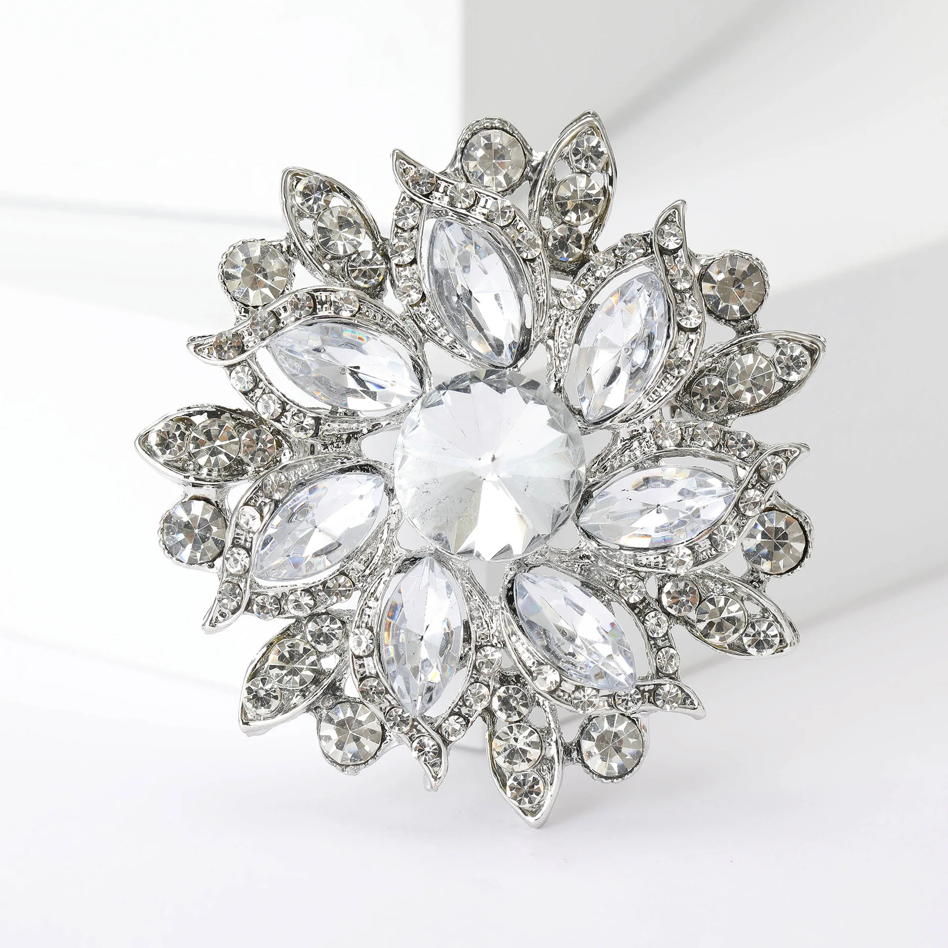Anmutige Luxus-Kristall-Broschen mit runden Blüten für Damen, trendige Zirkon-Anstecknadeln, Schmuck für Party, Büro, Anzug, Dekoration, Festivalgeschenk – Detail 28