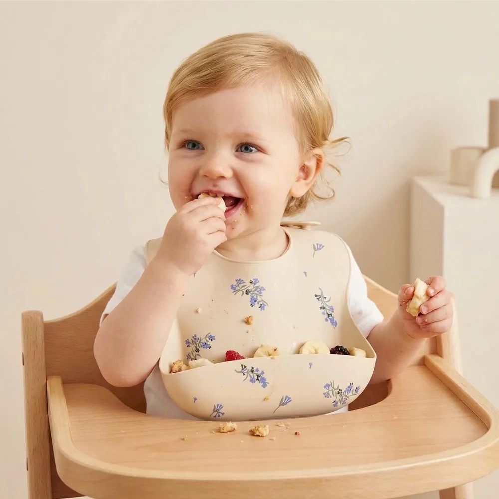New Baby Bibs BPA Free Waterproof Soft Silicone Saliva Solid Dripping Bib Cartoon Print Adjustable Lunch Aprons Baby Accessories