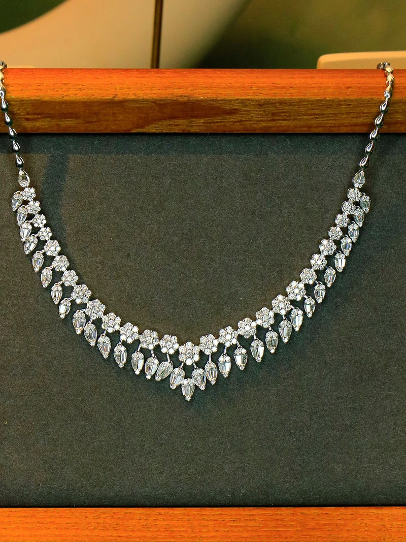 KUGG 100% 18K عقد ذهب أبيض فاخر أنيق نمط 8.20 قيراط قلادة الماس الطبيعي الحقيقي للنساء مجوهرات الحفلات العالية #4