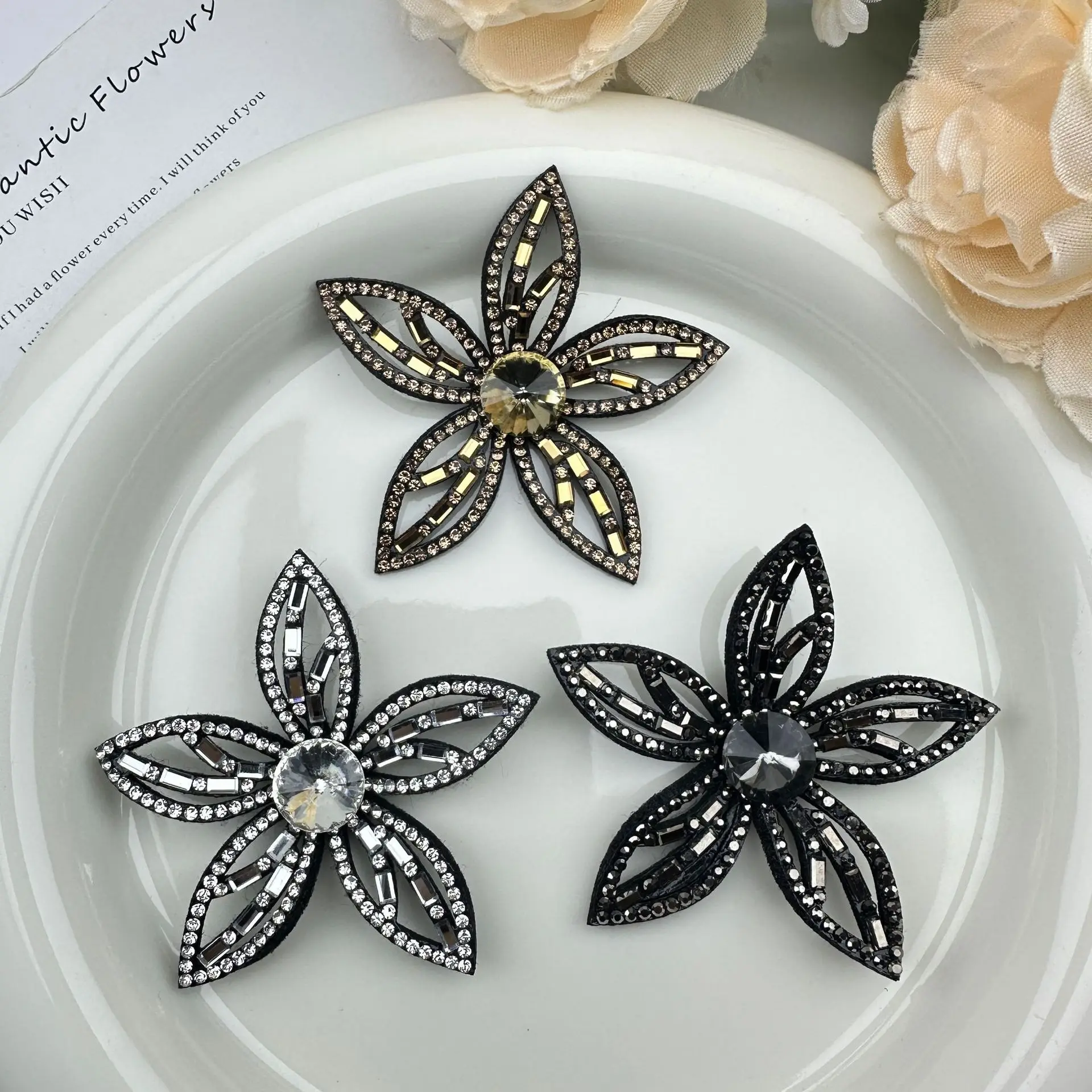 حجر الراين الجوف زهرة بروش للنساء الراقية الفاخرة الاكسسوارات دبوس عيد ميلاد حفل زفاف مأدبة شارة الصدر زهرة