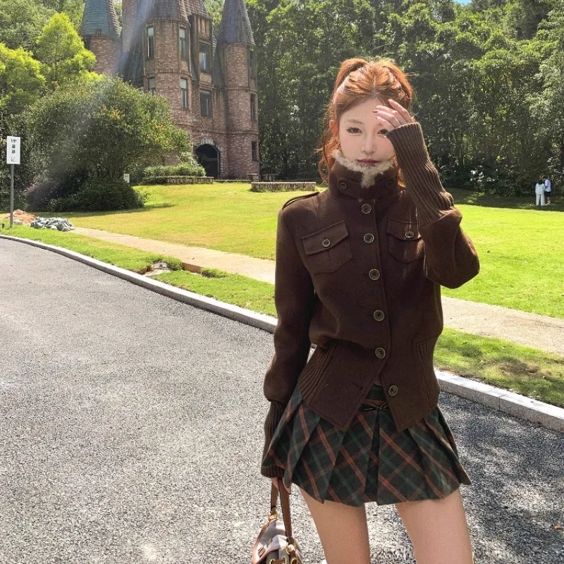 Retro Coffee Colored Fur Collar Short Jacket for Women in Autumn / Winter 2025, Warm and Waist Pinching Woolen Jacket