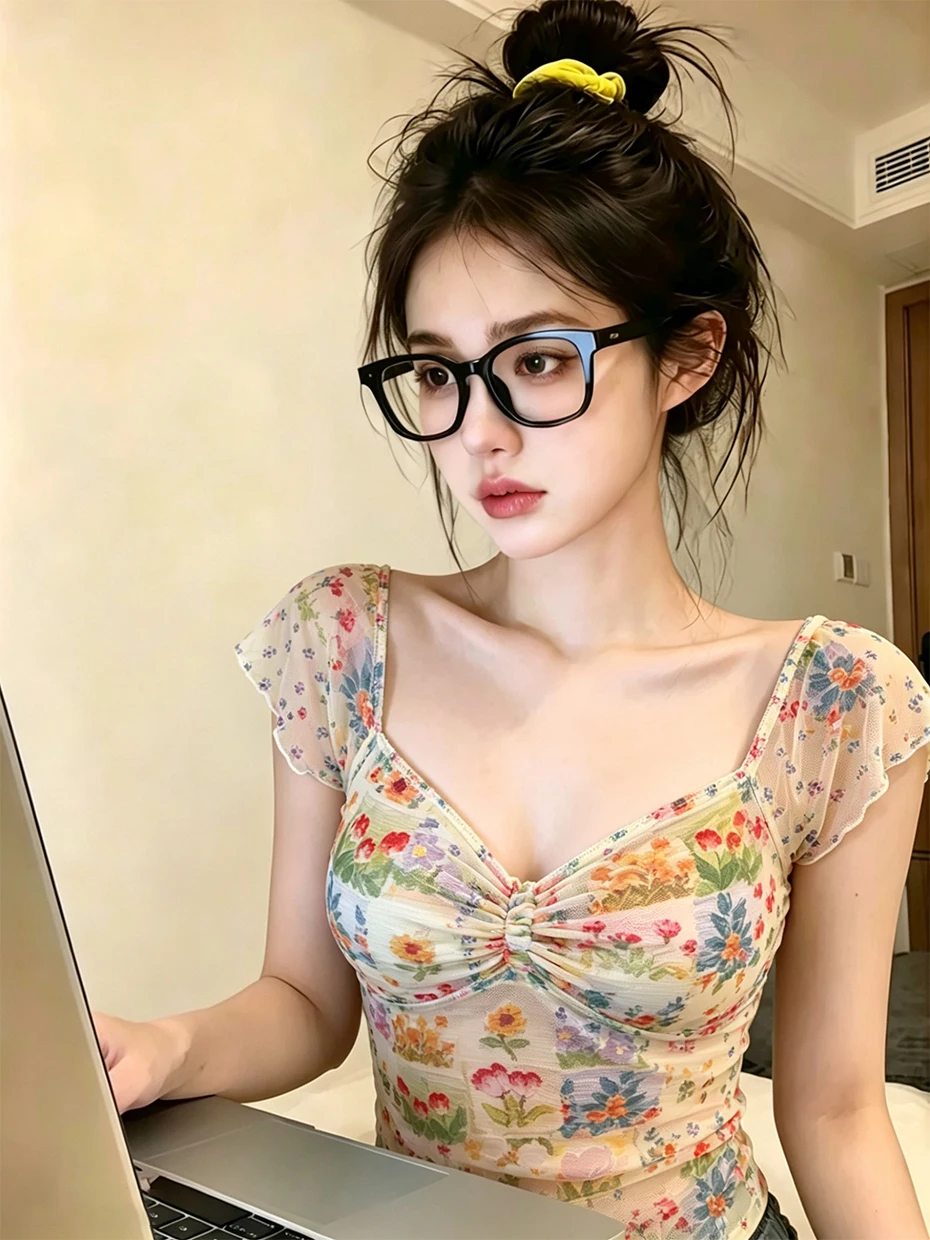 Retro Oil Painting Floral Print Short Sleeve V-Neck Slim Fit T-Shirt Women Summer Sexy Knot French Style Polyester Fiber