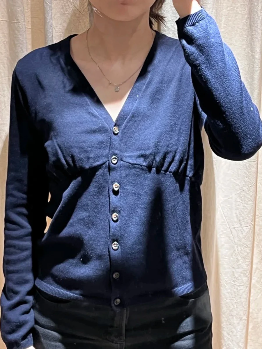 

Темно-синий вязаный кардиган с v-образным вырезом, женский осенний новый повседневный уличный костюм на пуговицах, пальто с длинными рукавами, милые хлопковые свитера в консервативном стиле, топы