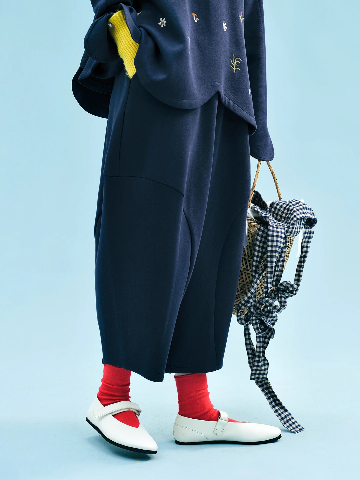 

imakokoni 2025 Autumn Japanese-Style Loose Cropped Radish Pants with Cute Embroidery 255250