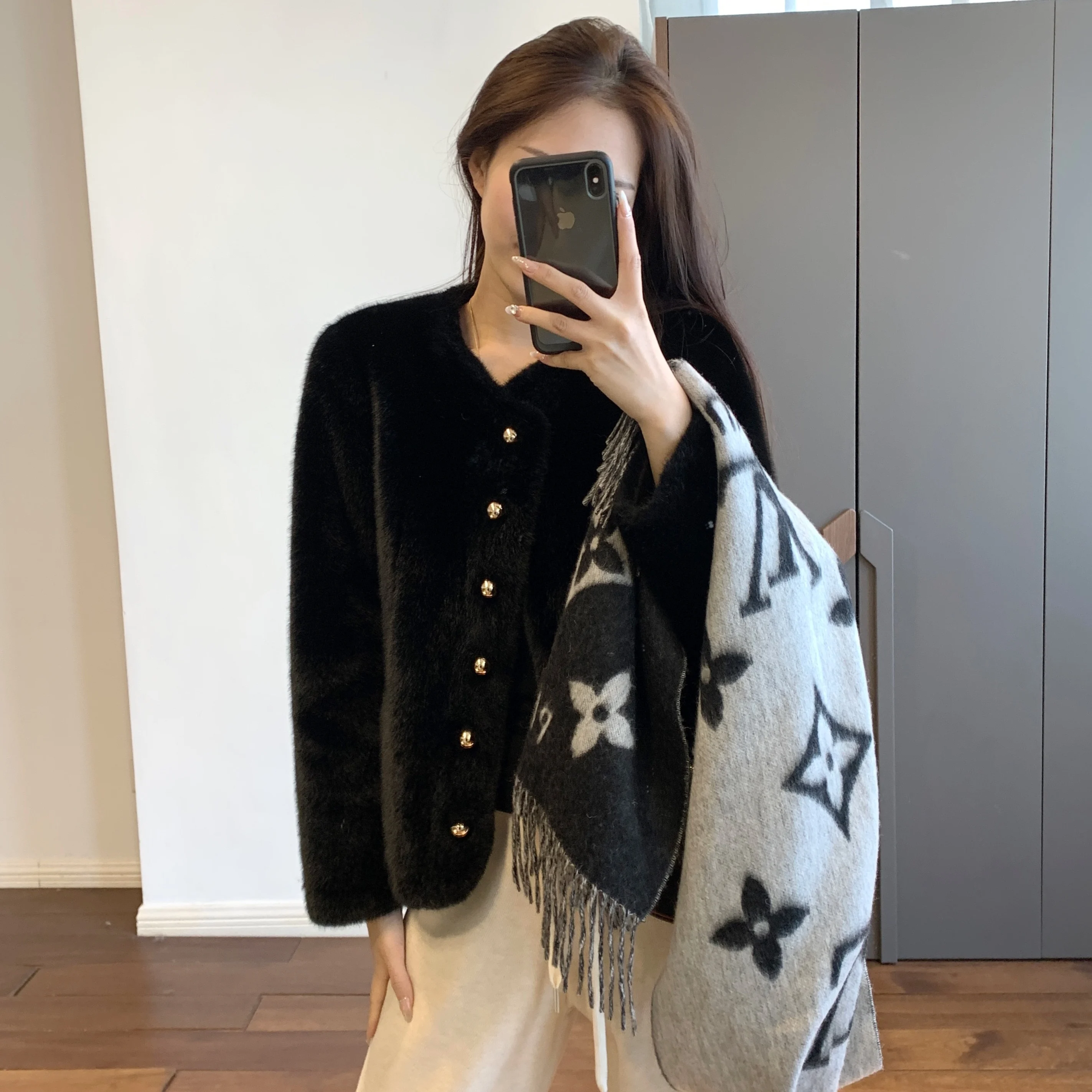 

Женское зимнее пальто из норкового бархата с 3D-декором, золотыми пуговицами, гладкое, цветное, с длинными рукавами и круглым вырезом