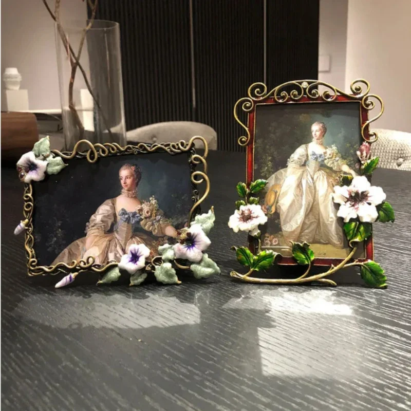 6-Inch Photo Frame: Retro Enamel Color Couple’s Wedding Gift  Metal Creative European 7-Inch Table Display