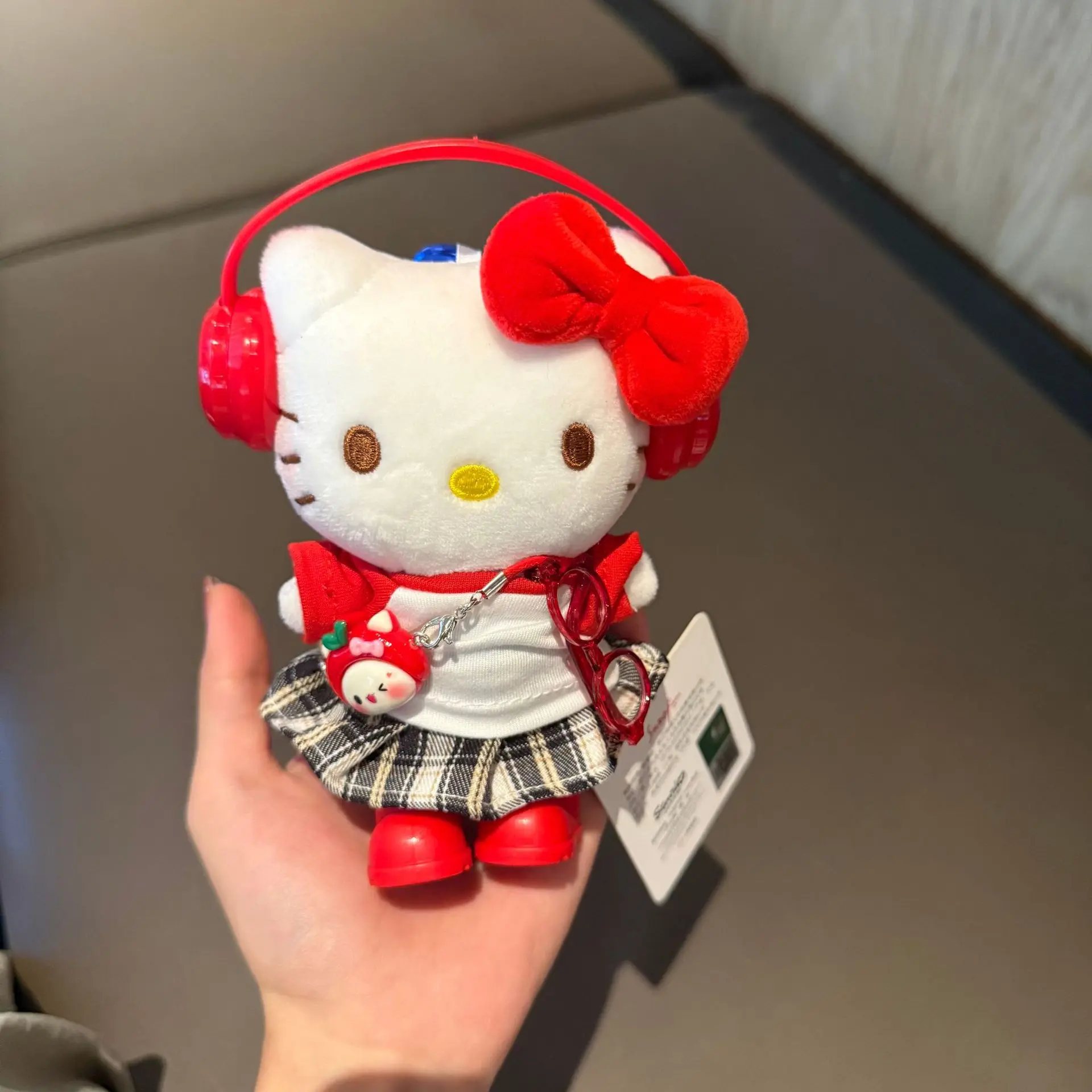 

New cartoon plush doll keychain - girl figure. Beautiful schoolbag pendant. Decorated with headphones. Fabric-filled toy gift.