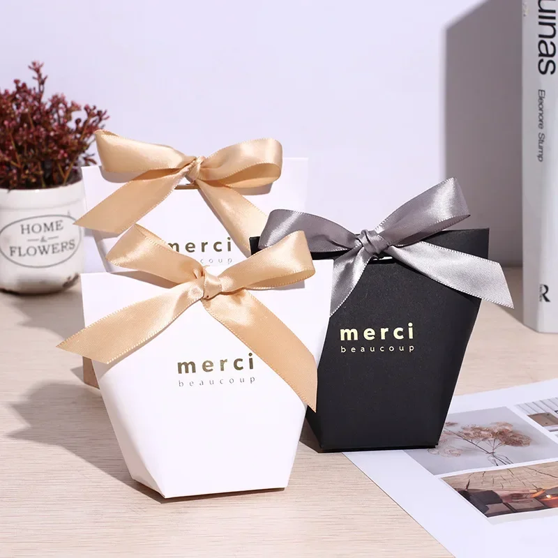 

20/50/100pcs Black White "merci Beaecoup" Small Gift Packaging Box Paper Candy Boxes Wedding Favors for Guests Baby Shower Party