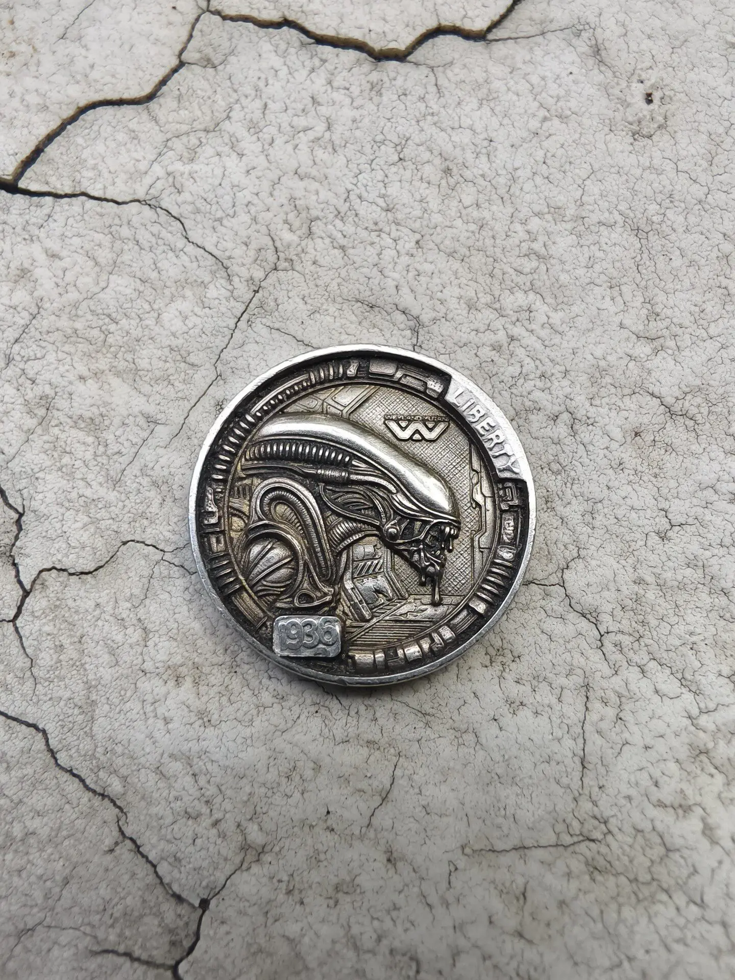 Alien-themed Wandering Coins Science Fiction Movie Customization